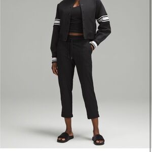 Dance Studio Mid-rise Cropped Pant